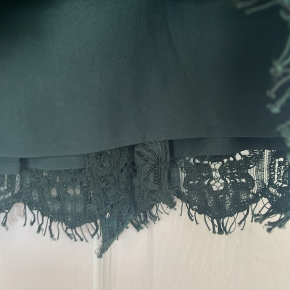 Ann Taylor shirt with mesh fringe pattern. Size 4P - Picture 3 of 10